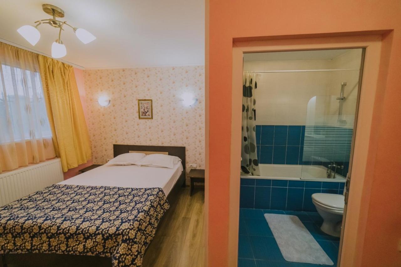 Hostel Denisa Buzau Luaran gambar