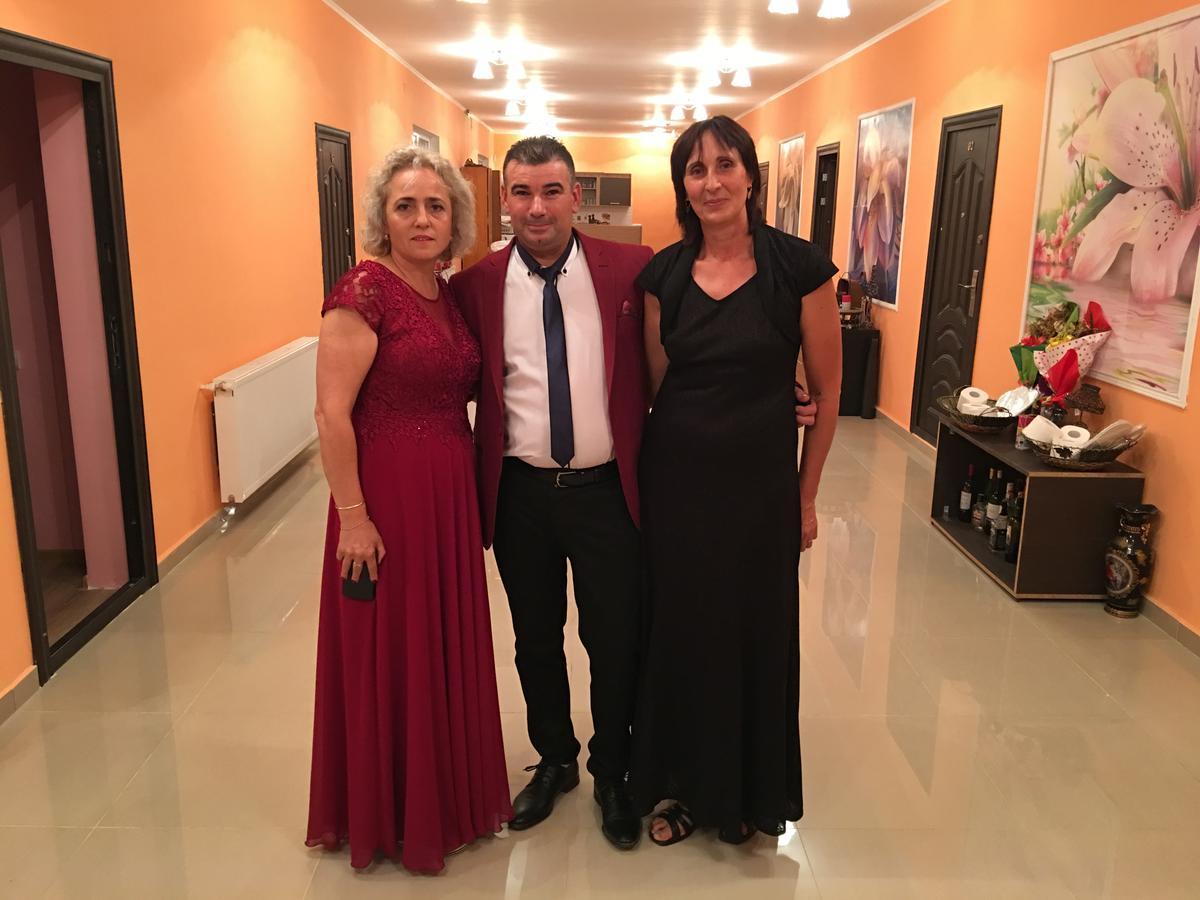 Hostel Denisa Buzau Luaran gambar